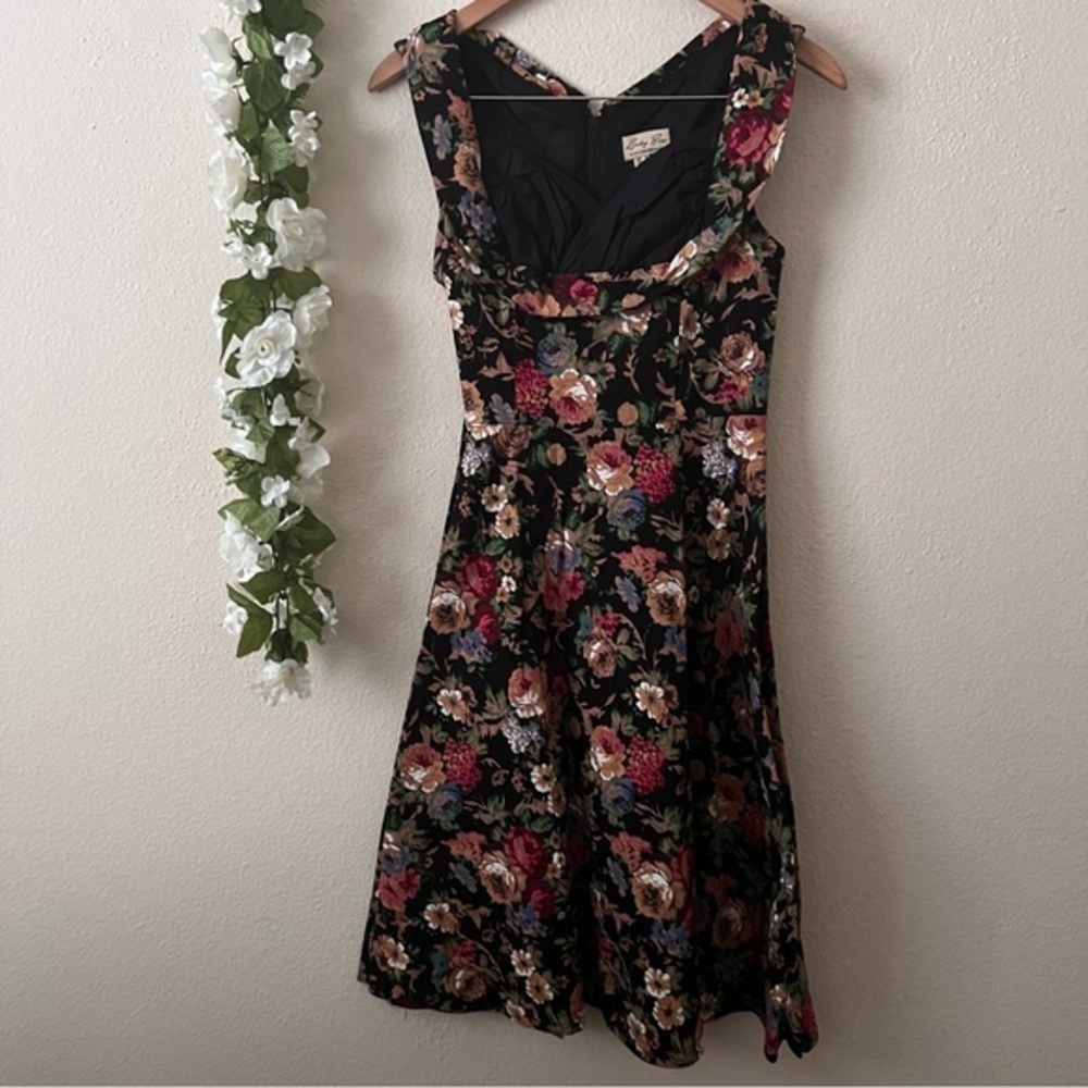 Lindy Bop Pleated Floral Vintage Style Cotton Blend Swing Dress - Picture 3 of 11